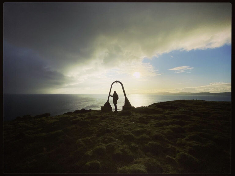 Imagen destacada de grupo: Lightning In A Twilight Hour
